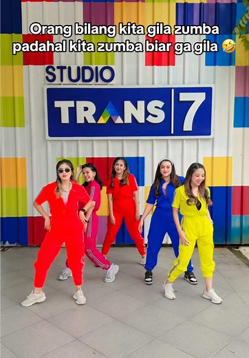 Zumba yuuuk biar gak gila #fyp #dancetiktok #arisantrans7 #zindriazumba #emak2hits #dance #zindriazumba #zindria.zumba