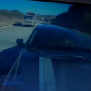 [블랙박스] 고속도로 1차로 낙하물사고 https://www.bobaedream.co.kr/view?code=accident&No=711278 #낙하물 #낙하물사고 #블랙박스 #블박 #Dashcam #보배드림 | 보배드림