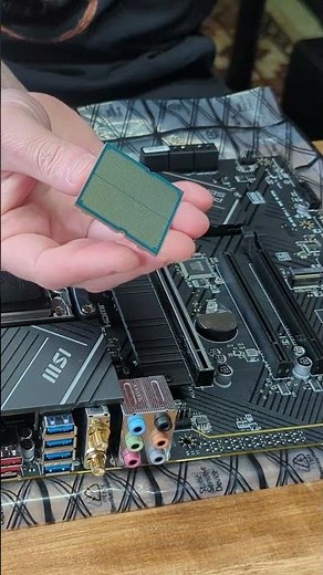 How to Install a Ryzen 7000 Series CPU into AM5 Socket #shorts