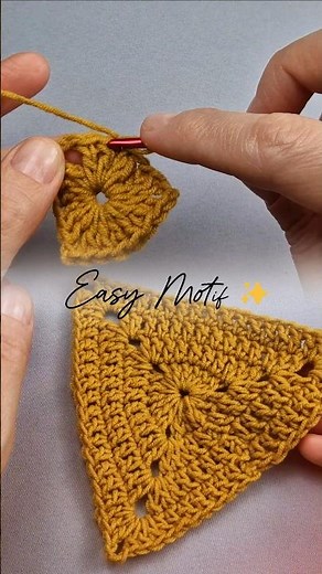 🌿 This crochet triangle pattern is pure therapy... ✨