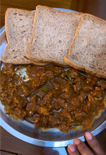 Delicious Sri Lankan Slow-Cooked Beef Curry Recipe