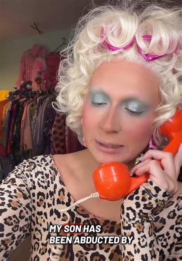 Can’t believe he got me flowers at the end, it must be this look | 80s Outfit