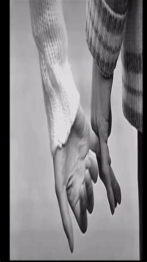 #boyfriend #girlfriend #holdinghands #pda #physicaltouch | holding hands