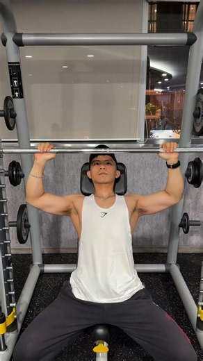 Đẩy vai với máy smith 🚀 #shoulderworkout