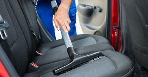 Autótakarítás profi módon: tippek, hogy a kocsi kívül-belül csillogjon