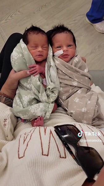 Most moms leave with their babies, flowers, and balloons. I left both times with visitor badges, wristbands, and no babies. Although I’ve been robbed of a wonderful pregnancy and delivery both times, the nicu is where I learned how strong I really am. Happy #nicuawarenessmonth ! ❤️ #preemie #preemiestrong #preeclampsia