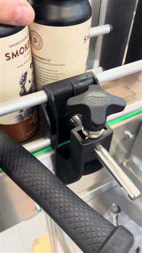 Labeling machine with a printer