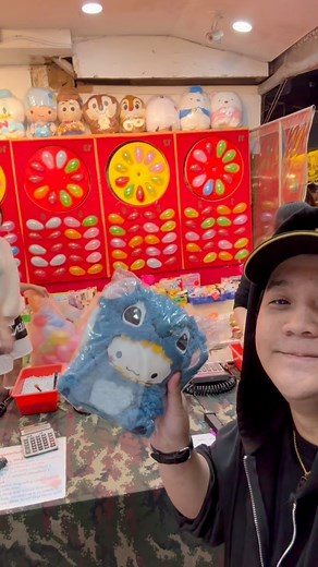 Balloon Shooting game at Raohe Street Night Market Taiwan 🥳 #MasterJoe #SkillGamesMaster #CarnivalGamesMaster #Taiwan #BalloonShooting #Stitch #Plushie #StuffedToy #fblifestyle | Master Joe