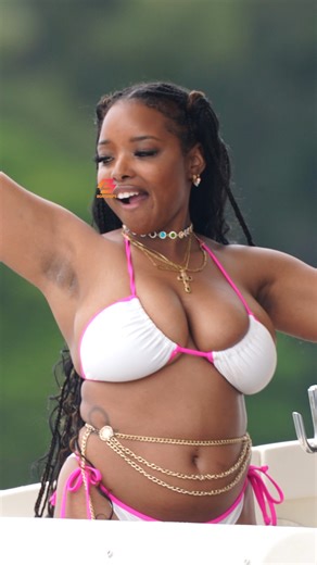 🌴 Miami Boat Life: Yacht Day Extravaganza! 🚤🎉 #MiamiAdventures #Boatsnaps | BoatSnaps