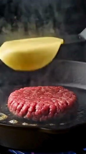 Satisfying Burger Assembly: The Art of the Perfect Sizzle 🔥🧀