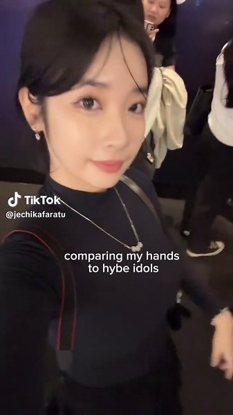 Comparing Hand Sizes with K-Pop Idols: Sunoo and ENHYPEN