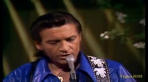 Young Waylon Jennings.. Loving Her Was Easier  - 1971 Chords - Chordify