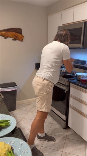 One of my favorite dishes Filet Oscar. It’s a classic and so is béarnaise. Take a look at this video. Béarnaise is a versatile sauce that can be used for many things. Thanks for watching | Dean's Restaurant & Bakery