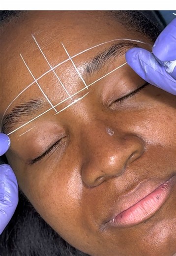 𝑷𝒆𝒓𝒇𝒆𝒄𝒕 𝒃𝒓𝒐𝒘𝒔 𝒂𝒓𝒆𝒏’𝒕 𝒍𝒖𝒄𝒌💙 𝒕𝒉𝒆𝒚’𝒓𝒆 𝒎𝒂𝒑𝒑𝒆𝒅, 𝒔𝒄𝒖𝒍𝒑𝒕𝒆𝒅, 𝒂𝒏𝒅 𝒄𝒖𝒔𝒕𝒐𝒎 𝒄𝒐𝒍𝒐𝒓𝒆𝒅. In every appointment, I measure your unique facial structure to create a brow shape that lifts, defines, and balances your features. No guessing. No one shape fits all. ✨ Brow Mapping ✨ Gentle Wax & Sculpt ✨ Custom color Blend ✨ Long-lasting, natural-looking definition Want brows that look good with or without makeup? 👇 Book your Brow Transformation today! Link in B