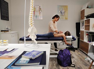 Santé : pourquoi mon ado a mal au dos ?