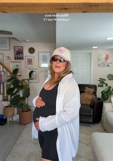 Comfy and Cute Maternity Outfit for Cool Moms