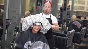 6.9K views · 147 reactions | Nos sentimos muy contentos de contar con mentores como derekcashstyles un maravilloso #MasterEstilista #Empresario experto en crear maravillas con el color. Es un gran artista con muchas ganas de venir a nuestro amado Perú! Que les parece su trabajo? Sigan a Derek Cash en Instagram: https://www.instagram.com/derekcashstyles/ | The Beauty School Perú | Facebook