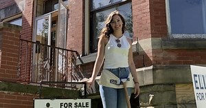 À seulement 27 ans, elle achète une maison victorienne en ruine et la transforme en un véritable havre de paix