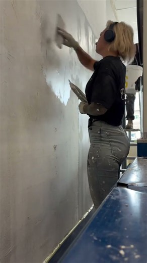 Johanna Juhlin#constructionlife#builder#hardhat#hiking#adventure#workhardplayhard#strongwomen#shorts