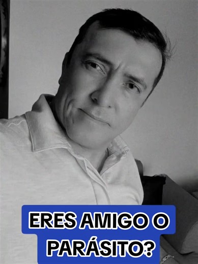 ERES AMIGO O PARÁSITO? Un amigo que no celebra tus victorias no es tu amigo, es un parásito emocional. Estar rodeado de gente que solo aparece cuando necesita algo y desaparece cuando tú brillas, es como cargar con sombras disfrazadas de compañía. Un verdadero amigo te aplaude sin importar si tu luz opaca la suya, te respeta sin sentir celos, y está presente no solo en la desgracia, sino también en tu gloria. El que calla tus logros o los minimiza, no te quiere bien: solo te tolera mientras no s