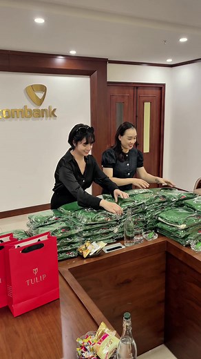 Áo Dài Tulip Đặc Biệt Cảm Ơn Vietcombank
