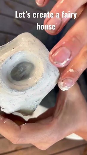 DIY Small fairy house - built with natural & recycled materials. #fairyhouse #feenhaus #fairyhome