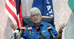 [UPDATED] Bersatu stands by Muhyiddin, says Hamzah | New Straits Times