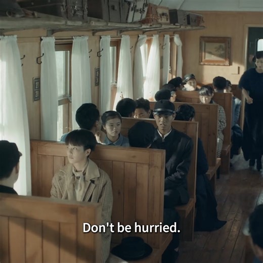 🍨Cinderella made friends on the train 🍨Drama：烈火军校 Arsenal Military Academy #chinesedrama #hotdrama #烈火军校 #ArsenalMilitaryAcademy | 热剧联播