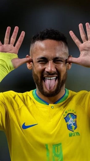 frenk_vide0 on Instagram: "日本利用压电瓷砖将脚步转化为电能。这些瓷砖捕捉来自你脚步的动能当你行走时, 你的重量和动作会对瓷砖产生压力。瓷砖会轻微弯曲,从而产生机械应力。瓷砖内部的压电材料将这种应力转化为电能。每一步都会产生少量电荷,而数百万步结合在一起就能产生足够的电力来驱动 LED灯、数字显示屏和传感器，在像涩谷车站这样繁忙的地方,每天大约有240 万个脚步为这一系统作出贡献。这些电能可以被储存或立即使用, 从而减少对传统电力来源的依赖, 并支持可持续的城市基础设施。这种方法将日常运动转化为实用的可再用 #知识 #事实#你知道吗#推荐#科技创新 历史 技术 实验 热门"