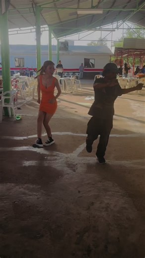 Disfruta el Baile de Los Viejitos con La Chona