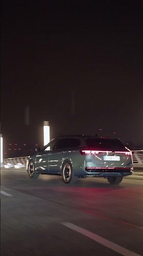 The Volkswagen Passat Variant – Elegance that shines through the night 🌙✨