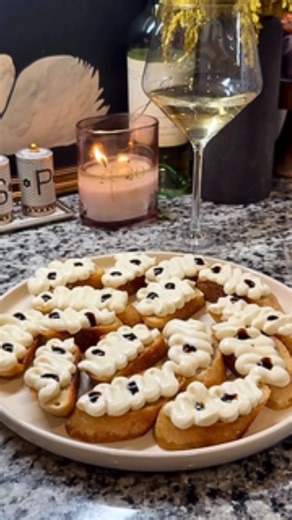 Whipped ricotta crostini easy appetizer recipe