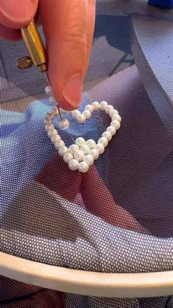 unique hand embroidery design . . . #handembroideryideas #embroideryproject #creativedesigns #embroideryinspiration #DIYembroidery #embroiderylove #stitchingcreations #embroideryartwork #needleworkideas #embroideryaddict #handstitchingideas #handstitchinginspiration #creativestitching #diystitching #stitchingaddict #handmadestitching #stitchingprojects #embroiderylove #sewingideas #craftyhands #handcraftedcreations #handcraftlove #handmadeinspiration #craftingideas #DIYhandcrafts #handmadeartwor