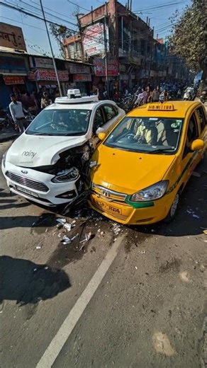 Human vs AI 🚗🤖 | Waymo Car Shock #shorts