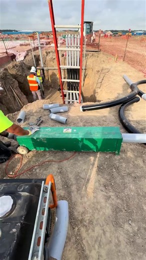 This is how it’s done! @rbze_media putting the 851 PVC Heater to work. Drop a 🔥 if you’ve tried it. #GreenleeTools #HeatBender #SparkyLife