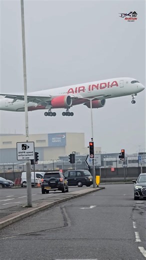 Not a normal roadside view!😳 Air India Airlines 🇮🇳✈️. #airindia #airlines #aviation #shorts