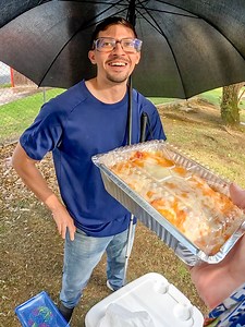 2.3M views · 96K reactions | Joven Ciego 六‍羚 Nadie le Quiso Dar Trabajo y Decidio Salir a Vender Lasagna ❤️ Pa Hechar Pa Lante y Lograr Sus Metas !! Personas Asi hay Que Apoyar !! | Puerto Rico desde el Aire | Facebook