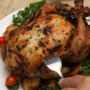How to cook and make roasted chicken using an oven. This Roasted Chicken recipe is very easy to prepare as there are not much in the procedure, you just need to season the chicken and put it in the oven. You will need to brush the marinade from time to time and thats it. Depends on your oven but you might need to rotate or turn the chicken from time to time to ensure even cooking. #roastedchicken #roastchicken #chickenrecipes | FriendCheap Menu