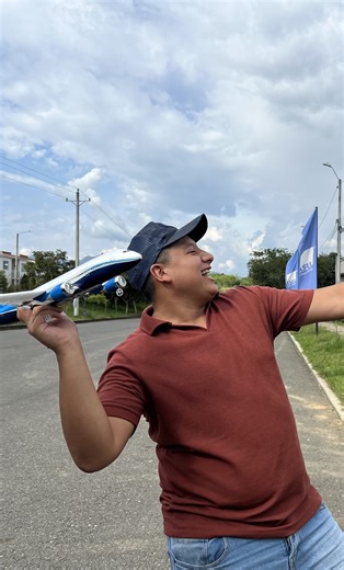 Descubre el avión mas liviano y a control remoto ✈️🚀, mira como lo probamos en acción, si te gusto este video compártelo para que lleguemos a más personas!💫🔆 promoción solo por 1 semana (hasta el 27 de julio 2024) ✅ 299.000 🇨🇴 ❌después 399.000. Avión a control remoto para armar, incluye electrónica y batería con cargador usb 😱 Compras al WhatsApp 📱 57 315 711 7689 O en nuestras tiendas en: 📍Bogotá: calle 72 # 86 -69 centro empresarial punto 72 📍 Pereira: av 30 de agosto # 68-125 local 5