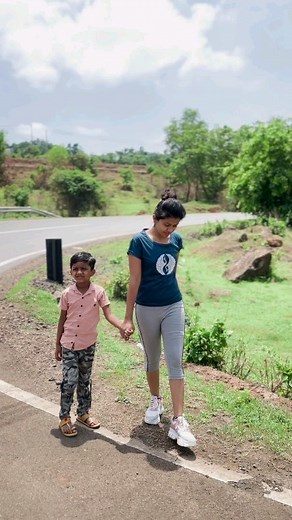 Rutuja Patil on Instagram: "पवनचक्की 🤣🤣... #viralvideos #instagram #like #trending #funny #comedy #reels"