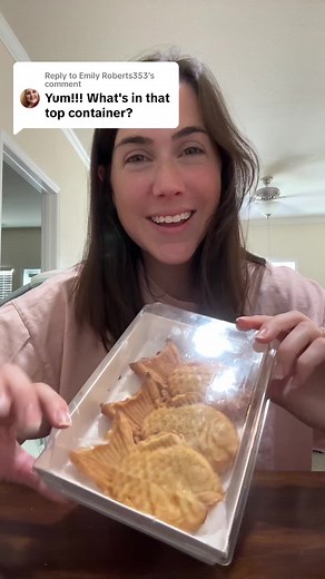 Trying Japanese Desserts: Taiyaki Taste Test!