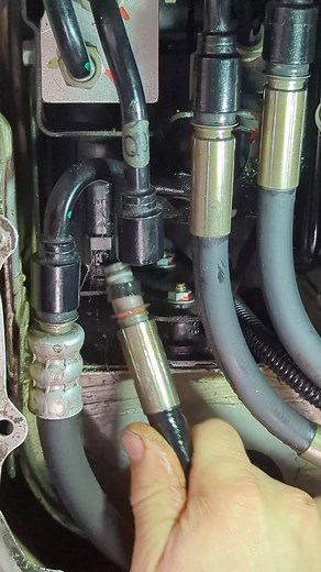 Leaky hydraulic suspension on a SL500 #mechanic #repair #mercedesbenz #sl500 #abc #suspension #v8 #roadster | Marius RBE