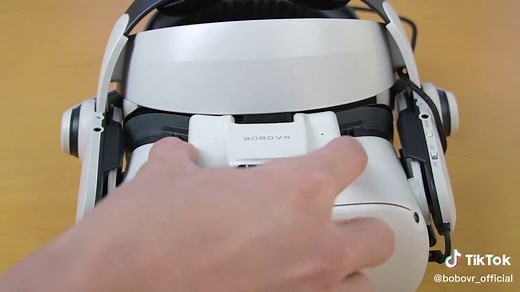 BOBOVR B2 battery can charge the headset and F2 fan at the same time#BOBOVR #metaquest2 #oculusquest2 #fyp #fypシ