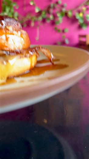 Del corazón de Veracruz a tu mesa 🤍 Platillos con sazón tradicional, ingredientes de calidad y ese toque gourmet que hace la diferencia. Ven a probar el sabor que se cocina lento, con amor y café recién hecho ☕️✨ 📍Café con Pan Calzada de los Arcos #36 local 5, Col. Carretas ⏰ Lunes a Sábado de 8:00 a 4:00 pm ☀️ 🥞 ☕️ Domingo de 8:00 a 3:00 | Café con Pan