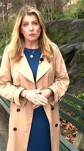 Two women were caught on camera arguing with a mom whose kids' snacks were strewn about a park bench. The bench has a plaque dedicated to one of the women's sisters who passed away two years ago. Linsey Kapayou found herself in a nasty confrontation with the pair in Sarasota, Florida, and filmed the so-called "Park Bench Karen." | Inside Edition