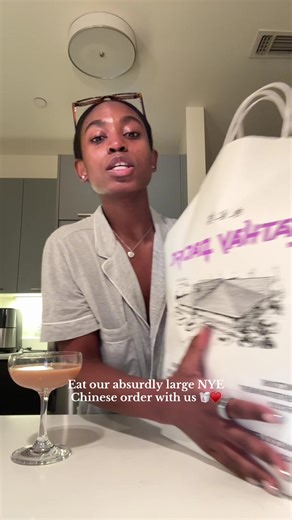 This is the greed they talk about in the Bible 😭 but happy NYE my girls I love youu!! #eatwithme #nye #muckbang