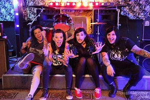 Bad Cop, Bad Cop online schauen und streamen in Deutsch mit deutschen Untertiteln in 4K 16:9