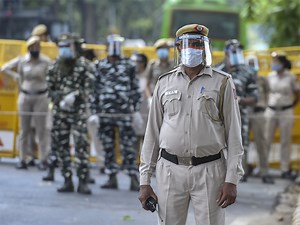 Ahead of UP polls, Kanpur police seize cash worth Rs 50 lakh from car