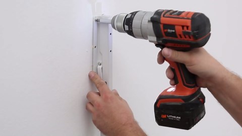 Comment fabriquer une table pliante suspendue ?