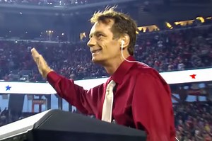 Le rêve de Donald, le pianiste SDF, continue - Après avoir été sauvé de la rue